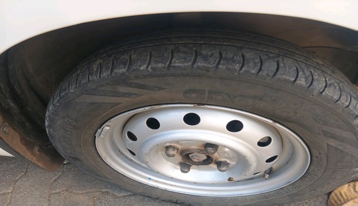 2013 Maruti Wagon R 1.0 LXI CNG, Petrol, Manual, 1,39,169 km, tyre