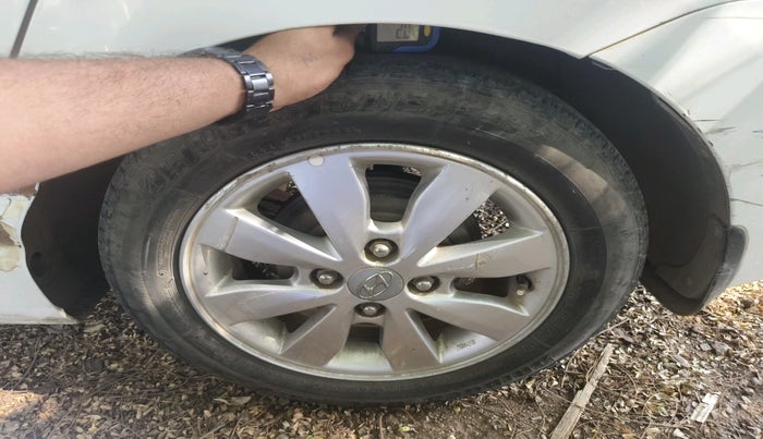 2014 Hyundai Xcent S (O) 1.2, Petrol, Manual, 2,35,266 km, tyre