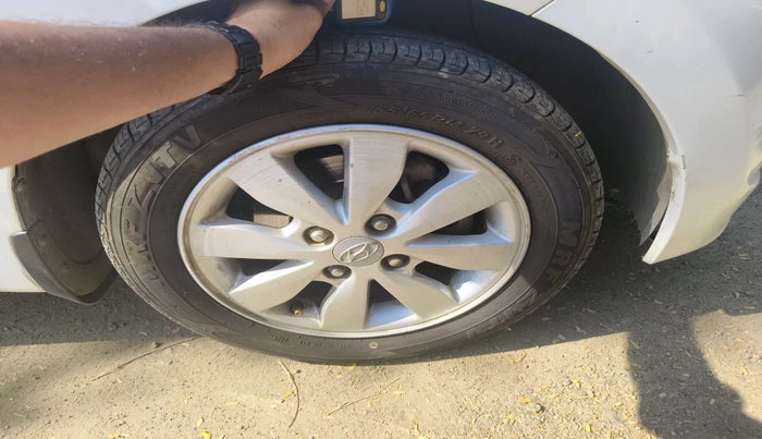 2014 Hyundai Xcent S (O) 1.2, Petrol, Manual, 2,35,266 km, tyre