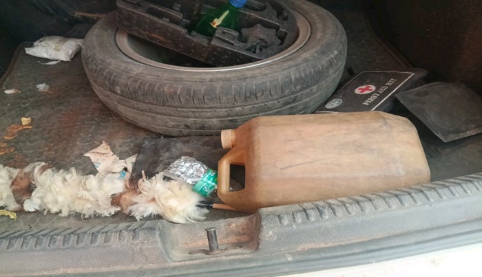 2013 Volkswagen Vento HIGHLINE 1.6 MPI, Petrol, Manual, 95,028 km, tyre