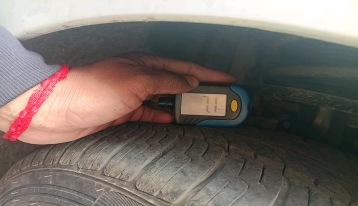 2013 Volkswagen Vento HIGHLINE 1.6 MPI, Petrol, Manual, 95,028 km, tyre