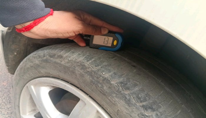 2013 Volkswagen Vento HIGHLINE 1.6 MPI, Petrol, Manual, 95,028 km, tyre