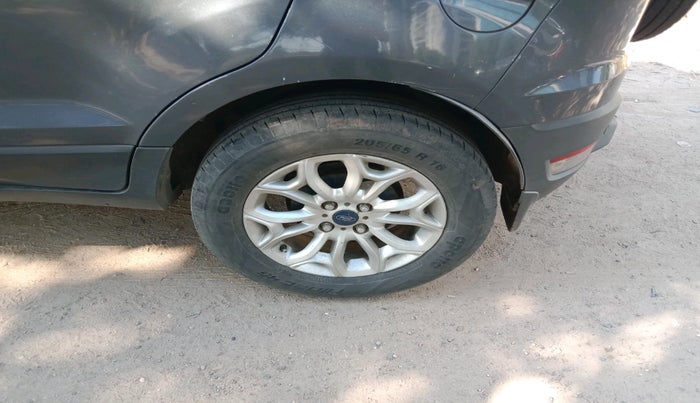 2017 Ford Ecosport TITANIUM 1.5L DIESEL, Diesel, Manual, 1,29,953 km, tyre