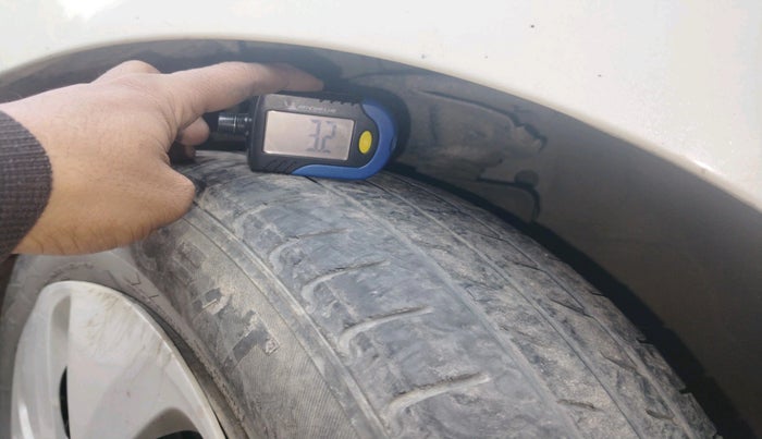 2018 Maruti Celerio VXI CNG, Petrol, Manual, 1,22,986 km, tyre