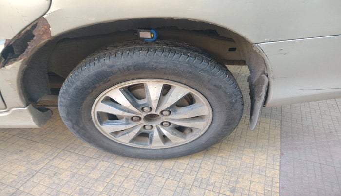 2015 Toyota Innova 2.5 VX 7 STR, Diesel, Manual, 1,49,942 km, tyre