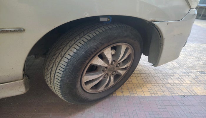 2015 Toyota Innova 2.5 VX 7 STR, Diesel, Manual, 1,49,942 km, tyre