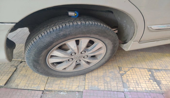 2015 Toyota Innova 2.5 VX 7 STR, Diesel, Manual, 1,49,942 km, tyre