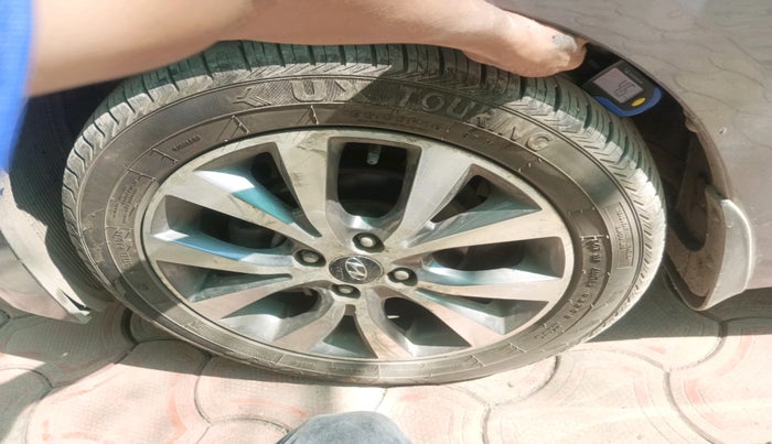 2015 Hyundai Verna FLUIDIC 1.6 CRDI SX AT 4S, Diesel, Automatic, 88,366 km, tyre