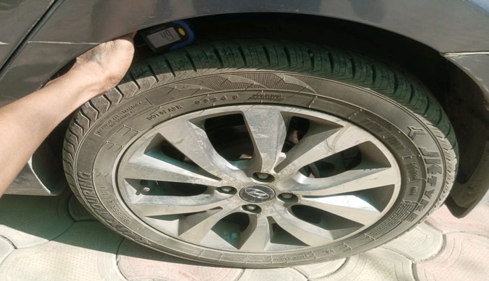 2015 Hyundai Verna FLUIDIC 1.6 CRDI SX AT 4S, Diesel, Automatic, 88,366 km, tyre