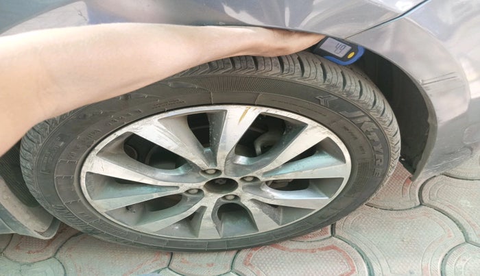 2015 Hyundai Verna FLUIDIC 1.6 CRDI SX AT 4S, Diesel, Automatic, 88,366 km, tyre