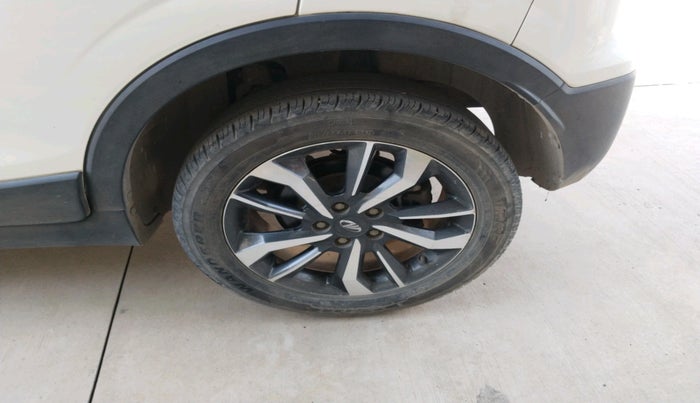 2021 Mahindra XUV300 W8 (O) 1.5 DIESEL, Diesel, Manual, 60,600 km, tyre