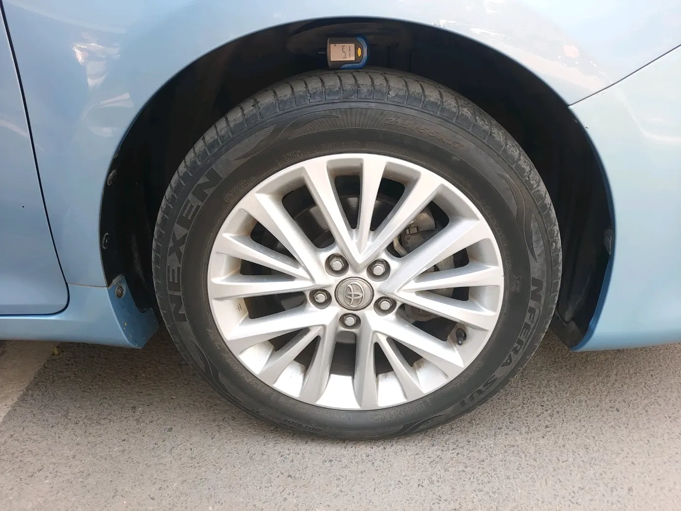 2016 Toyota Camry HYBRID, Hybrid, Automatic, 68,131 km, tyre