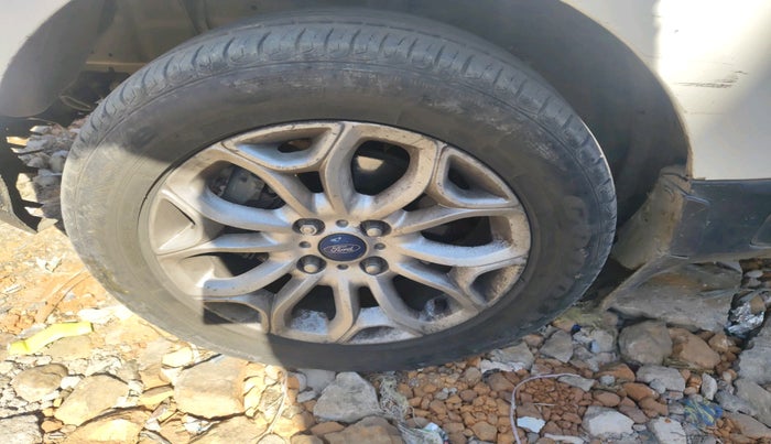 2013 Ford Ecosport TITANIUM 1.5L DIESEL, Diesel, Manual, 1,10,796 km, tyre