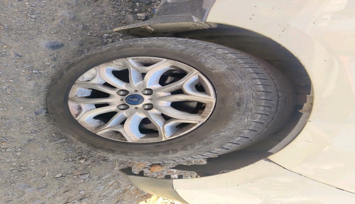 2013 Ford Ecosport TITANIUM 1.5L DIESEL, Diesel, Manual, 1,10,796 km, tyre