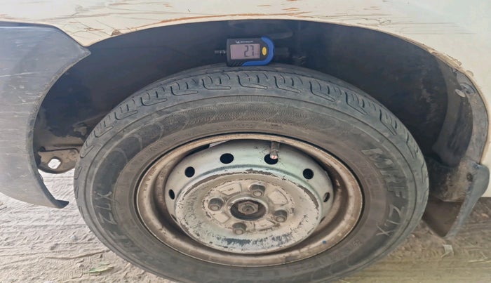 2010 Maruti Alto LXI, Petrol, Manual, 1,68,951 km, tyre