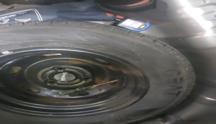 2017 Renault Kwid RXT 1.0, Petrol, Manual, 16,628 km, tyre