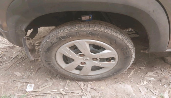 2017 Renault Kwid RXT 1.0, Petrol, Manual, 16,628 km, tyre