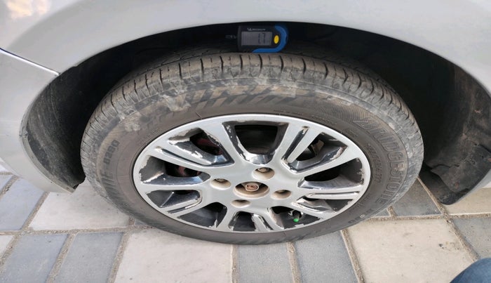 2017 Tata Tiago XZ PETROL, Petrol, Manual, 1,07,113 km, tyre