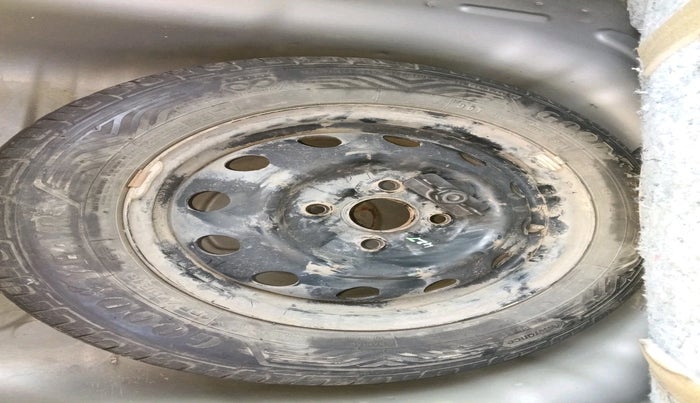 2013 Hyundai Eon MAGNA +, Petrol, Manual, 96,579 km, tyre