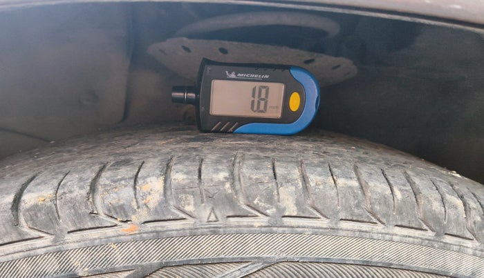 2014 Honda Brio VX MT, Petrol, Manual, 99,571 km, tyre