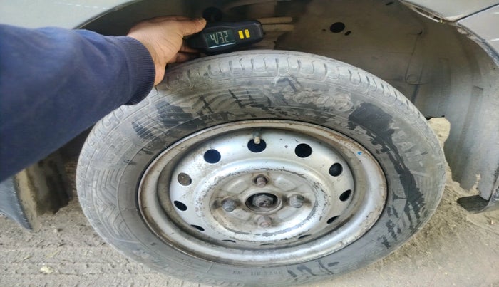 2012 Maruti Wagon R 1.0 LXI CNG, Petrol, Manual, 92,425 km, tyre