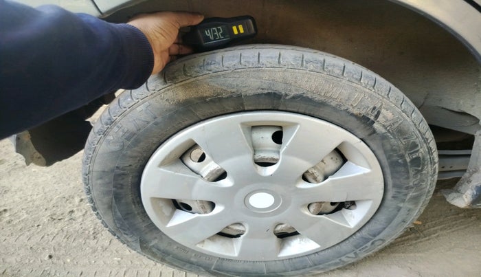 2012 Maruti Wagon R 1.0 LXI CNG, Petrol, Manual, 92,425 km, tyre