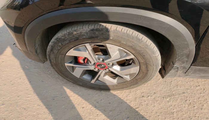 2021 KIA SONET GTX PLUS 1.5 AT, Diesel, Automatic, 1,99,271 km, tyre