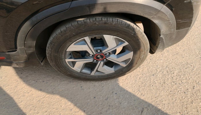 2021 KIA SONET GTX PLUS 1.5 AT, Diesel, Automatic, 1,99,271 km, tyre