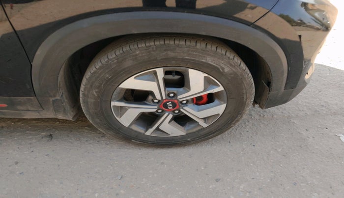 2021 KIA SONET GTX PLUS 1.5 AT, Diesel, Automatic, 1,99,271 km, tyre