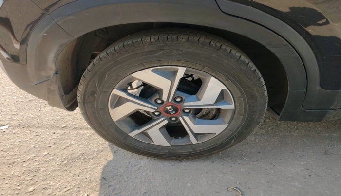 2021 KIA SONET GTX PLUS 1.5 AT, Diesel, Automatic, 1,99,271 km, tyre