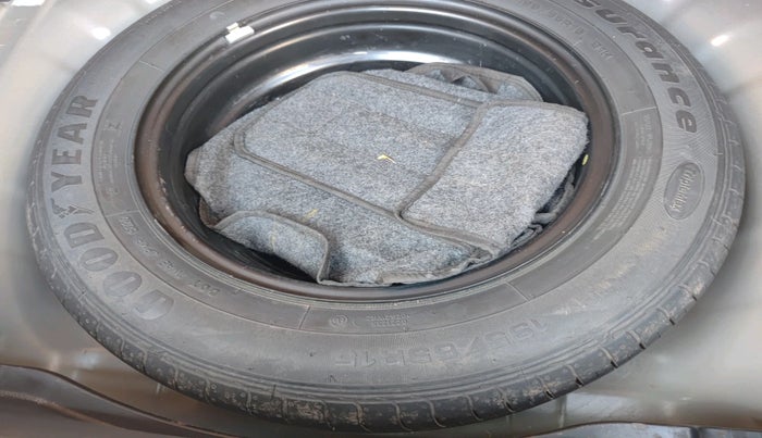 2021 KIA SONET HTX 1.5, Diesel, Manual, 1,09,665 km, tyre