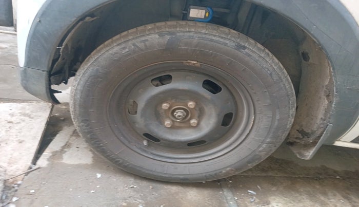 2020 Renault TRIBER RXL MT, Petrol, Manual, 64,588 km, tyre