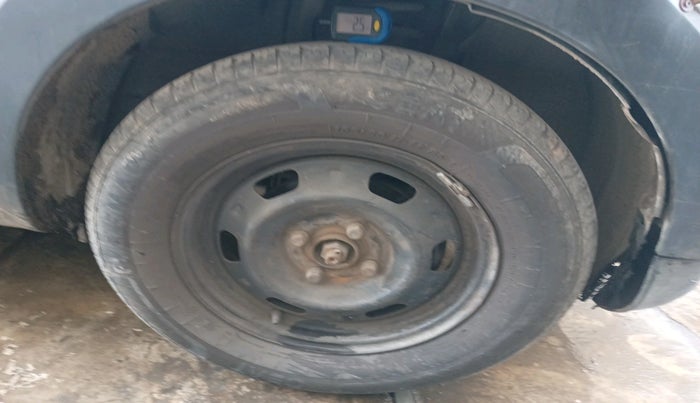 2020 Renault TRIBER RXL MT, Petrol, Manual, 64,588 km, tyre