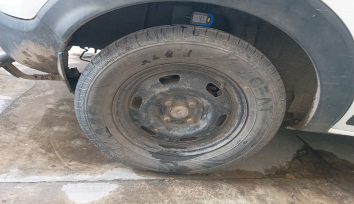 2020 Renault TRIBER RXL MT, Petrol, Manual, 64,588 km, tyre