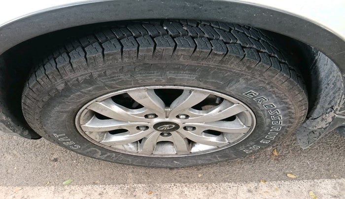 2016 Mahindra XUV500 W10 AT, Diesel, Automatic, 1,26,817 km, tyre