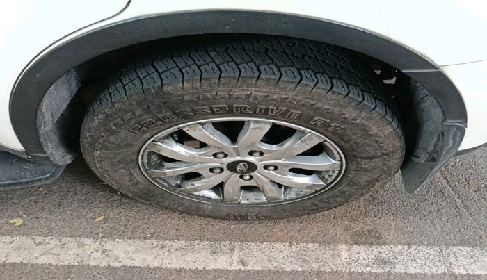 2016 Mahindra XUV500 W10 AT, Diesel, Automatic, 1,26,817 km, tyre