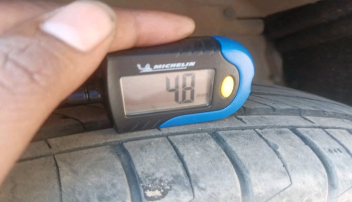 2013 Tata Safari Storme 2.2 EX 4X2, Diesel, Manual, 1,13,394 km, tyre