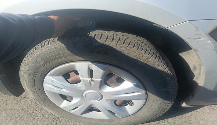 2015 Maruti Swift Dzire VXI, Petrol, Manual, 70,170 km, tyre