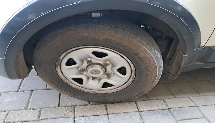 2017 Tata Hexa XE 4X2 7 STR, Diesel, Manual, 42,099 km, tyre