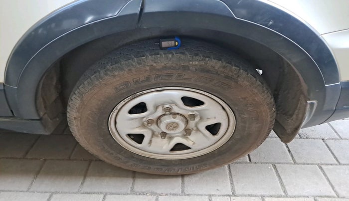 2017 Tata Hexa XE 4X2 7 STR, Diesel, Manual, 42,099 km, tyre