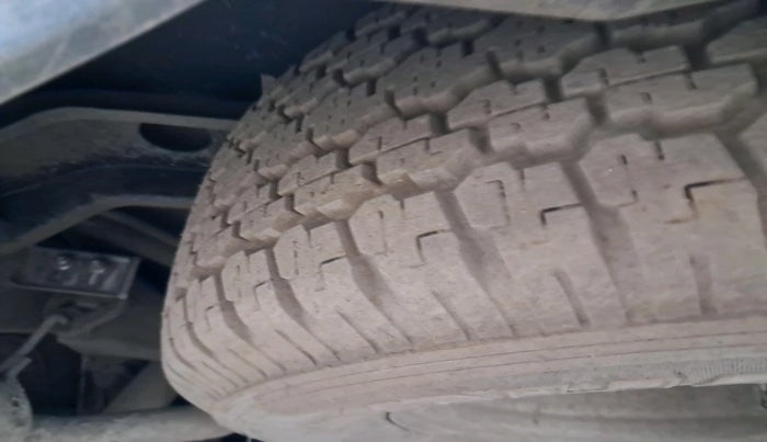 2017 Tata Hexa XE 4X2 7 STR, Diesel, Manual, 42,099 km, tyre