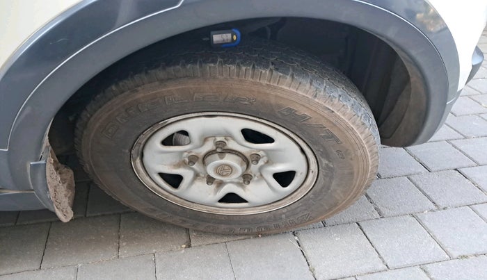 2017 Tata Hexa XE 4X2 7 STR, Diesel, Manual, 42,099 km, tyre