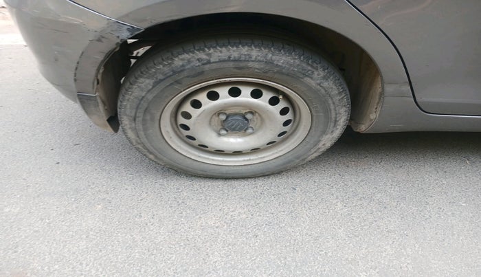 2015 Maruti Swift LXI (O), Petrol, Manual, 1,68,652 km, tyre