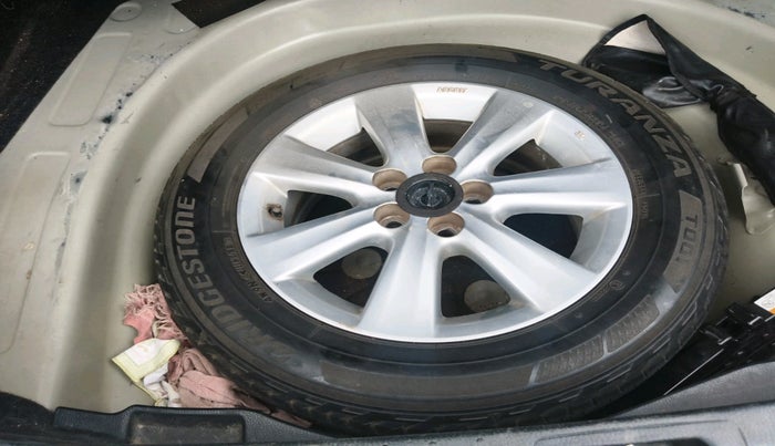 2019 Toyota Corolla Altis GL DIESEL, Diesel, Manual, 1,42,732 km, tyre