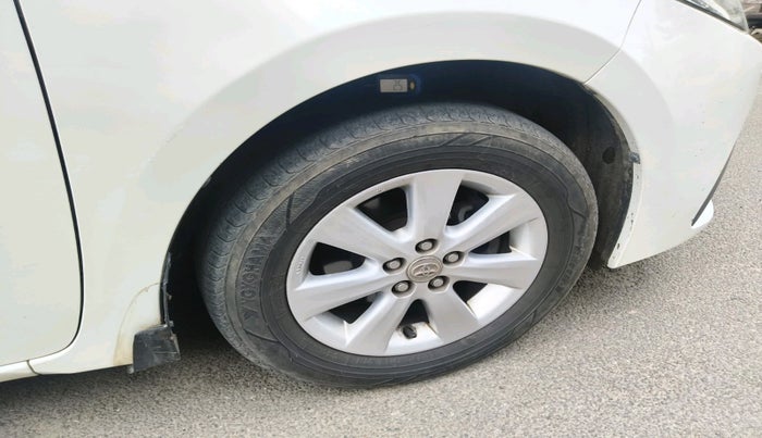 2019 Toyota Corolla Altis GL DIESEL, Diesel, Manual, 1,42,732 km, tyre