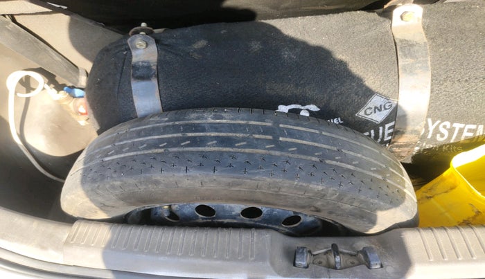 2013 Hyundai i10 MAGNA 1.2, CNG, Manual, 1,45,500 km, tyre