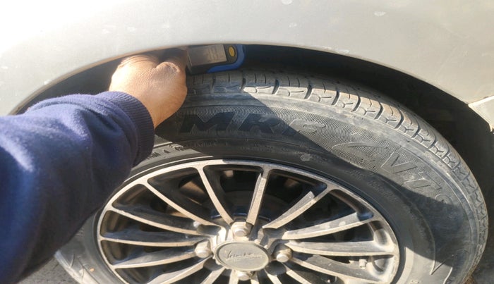 2013 Hyundai i10 MAGNA 1.2, CNG, Manual, 1,45,500 km, tyre