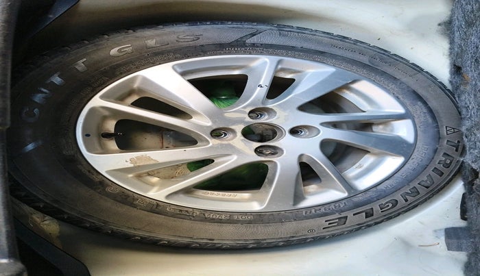 2011 Maruti Swift ZXI, Petrol, Manual, 75,917 km, tyre