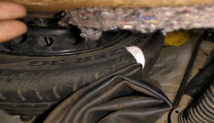 2013 Maruti Wagon R 1.0 VXI, Petrol, Manual, 93,493 km, tyre