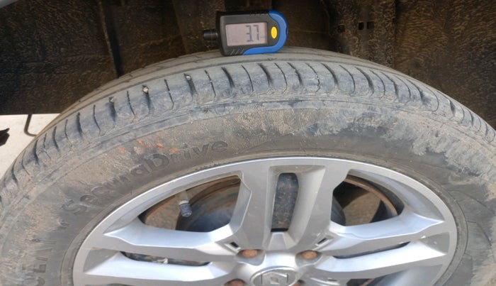 2020 Renault TRIBER RXZ AMT, Petrol, Automatic, 98,423 km, tyre